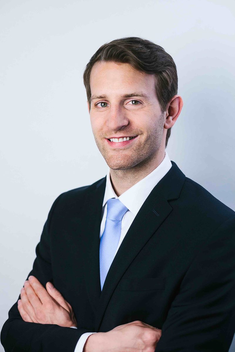 Dr. Julian Veser